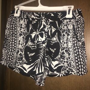 Black & White Charlotte Russe Printed Shorts